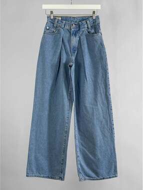 LEVI'S - SIZE 23